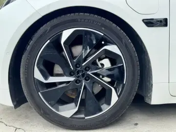 2023 Zeekr 001 с пробегом 29 500 км