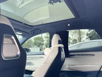 2023 Zeekr 001 с пробегом 29 500 км