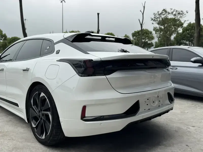 2023 Zeekr 001 с пробегом 29 500 км