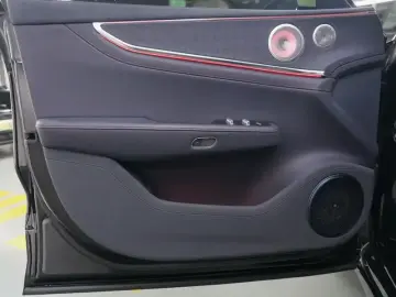 2026 Zeekr 001 с пробегом 6 100 км
