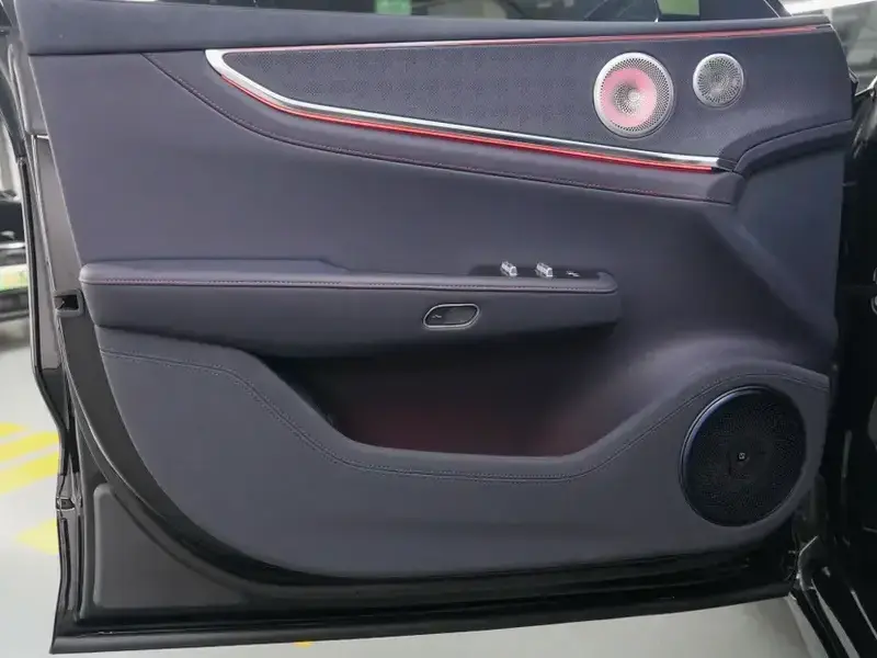 2026 Zeekr 001 с пробегом 6 100 км