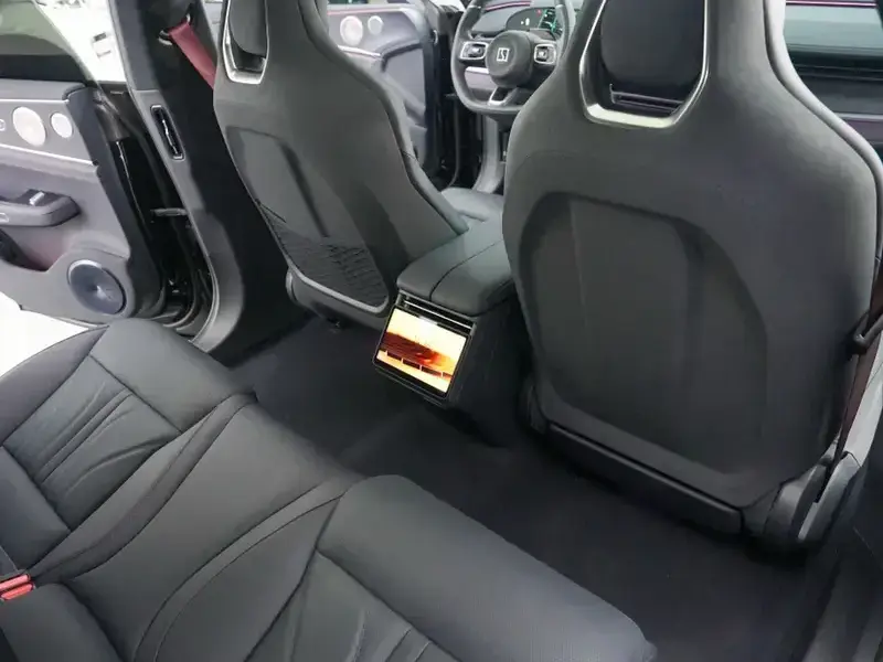 2026 Zeekr 001 с пробегом 6 100 км