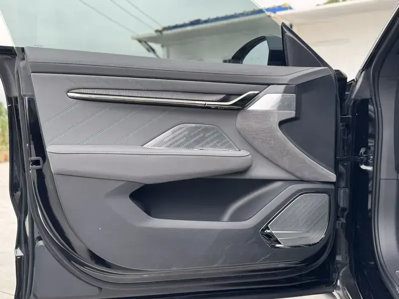 2023 Zeekr 001 с пробегом 3 700 км
