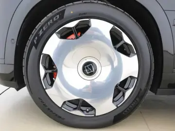 2025 Zeekr 9X с пробегом 19 000 км