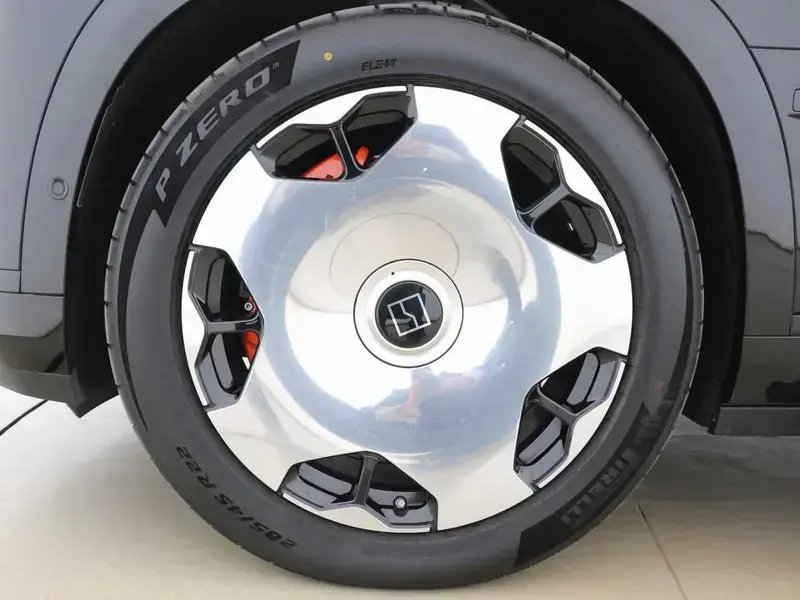 2025 Zeekr 9X с пробегом 19 000 км