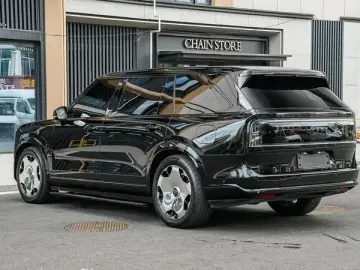 2025 Zeekr 9X с пробегом 13 000 км