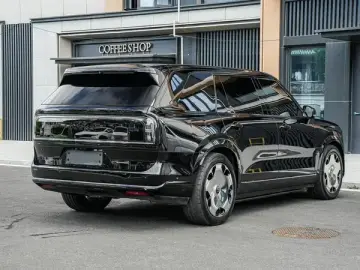 2025 Zeekr 9X с пробегом 13 000 км