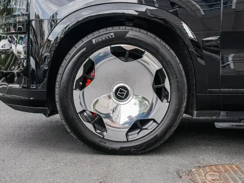 2025 Zeekr 9X с пробегом 13 000 км