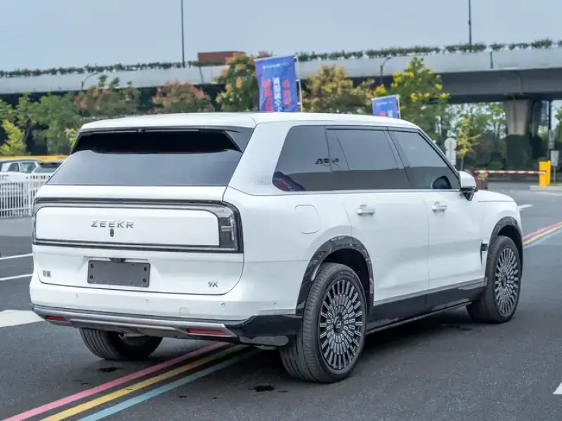 2025 Zeekr 9X с пробегом 19 000 км