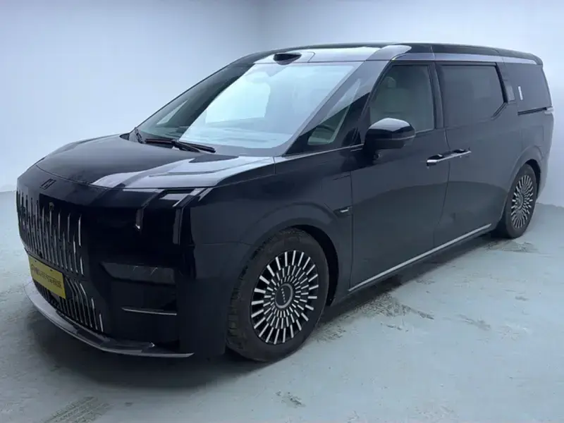 2024 Zeekr 009 с пробегом 45 700 км