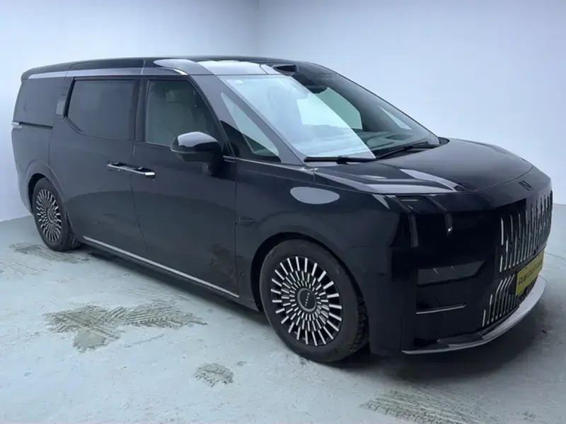 2024 Zeekr 009 с пробегом 45 700 км