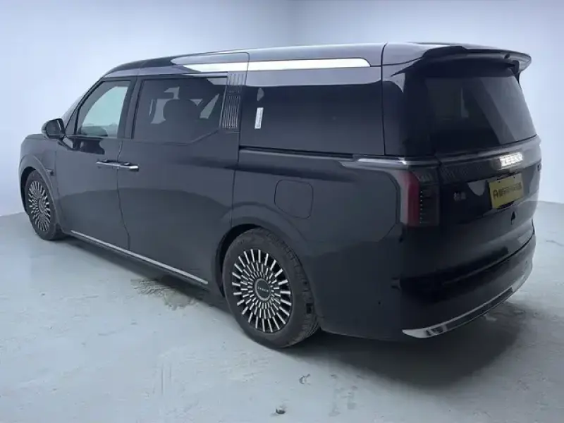 2024 Zeekr 009 с пробегом 45 700 км