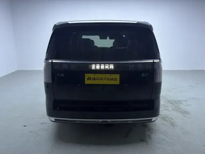 2024 Zeekr 009 с пробегом 45 700 км