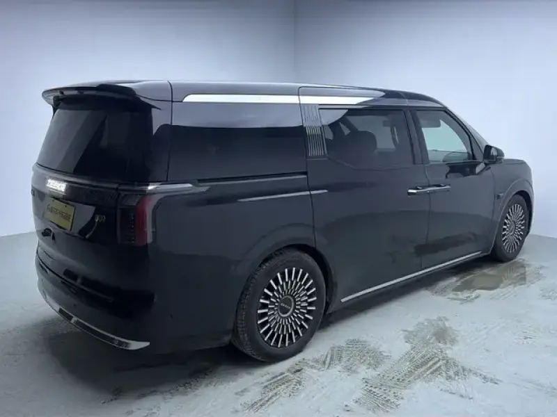 2024 Zeekr 009 с пробегом 45 700 км