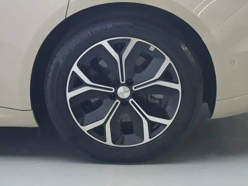 2025 Luxeed S7 с пробегом 18 600 км