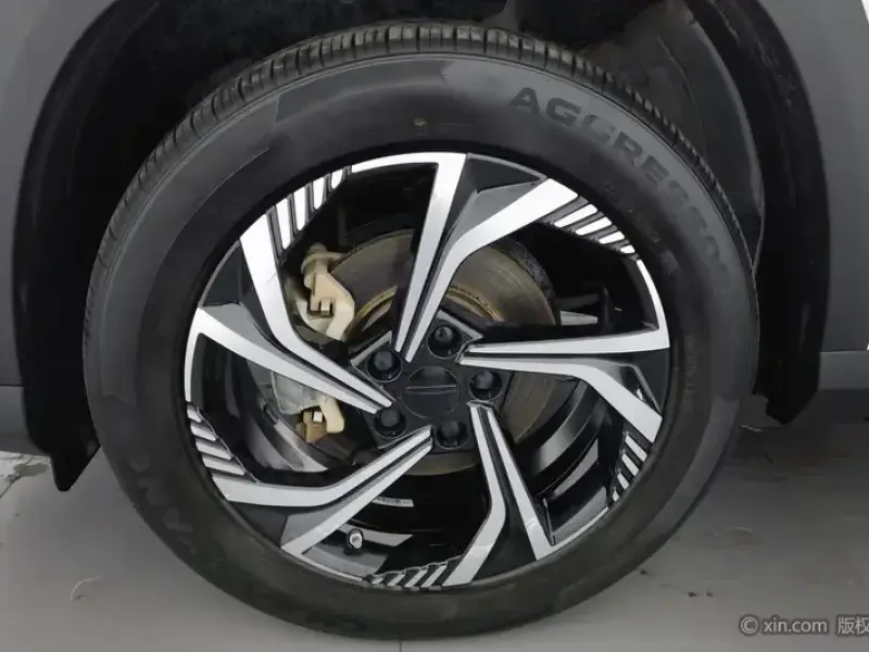 2023 Geely Atlas Pro с пробегом 20 200 км