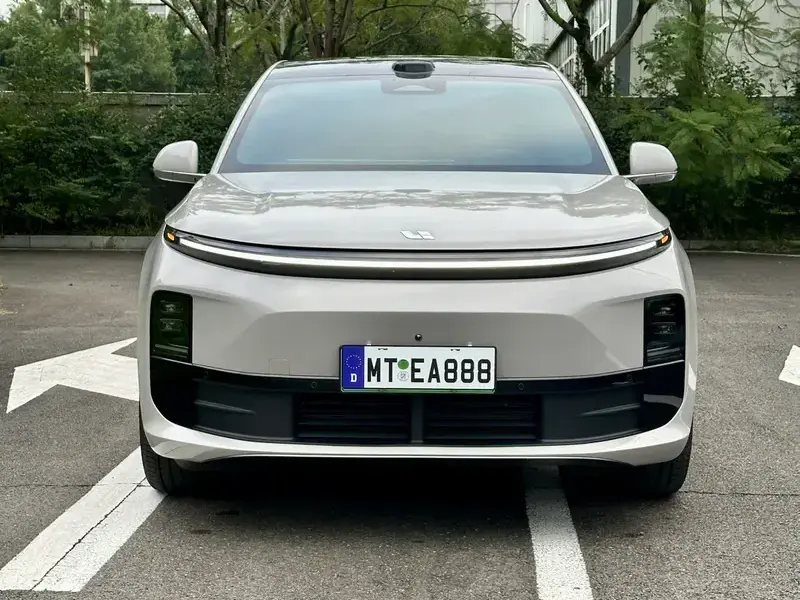 2025 Li Auto (Lixiang) L6 с пробегом 14 000 км