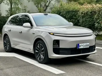2025 Li Auto (Lixiang) L6 с пробегом 14 000 км