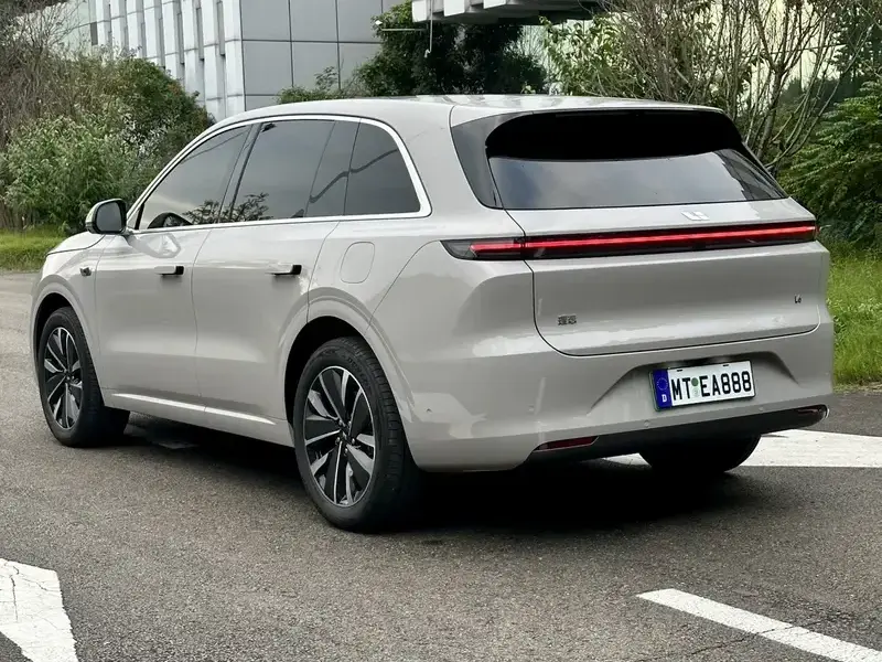 2025 Li Auto (Lixiang) L6 с пробегом 14 000 км