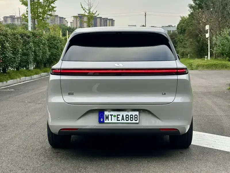2025 Li Auto (Lixiang) L6 с пробегом 14 000 км