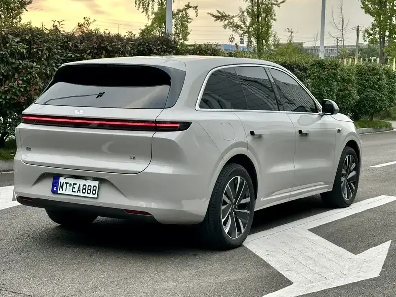 2025 Li Auto (Lixiang) L6 с пробегом 14 000 км