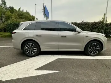 2025 Li Auto (Lixiang) L6 с пробегом 14 000 км