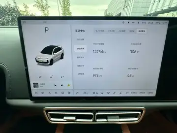 2025 Li Auto (Lixiang) L6 с пробегом 14 000 км