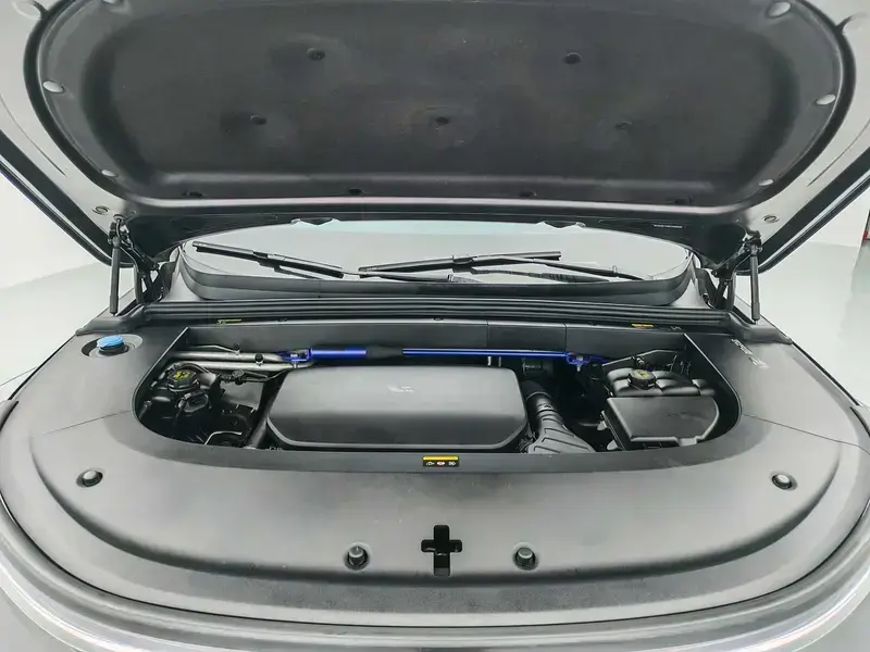 2024 Li Auto (Lixiang) L6 с пробегом 45 600 км