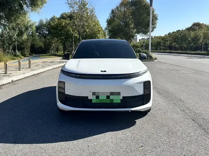 2024 Li Auto (Lixiang) L6 с пробегом 70 000 км