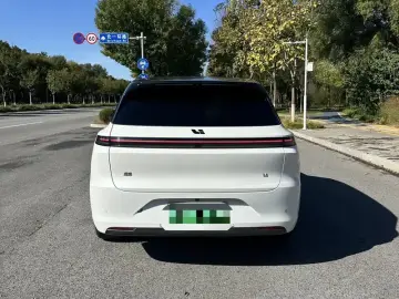 2024 Li Auto (Lixiang) L6 с пробегом 70 000 км