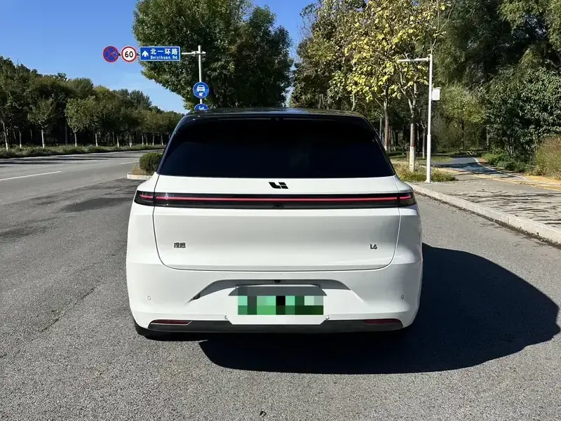 2024 Li Auto (Lixiang) L6 с пробегом 70 000 км