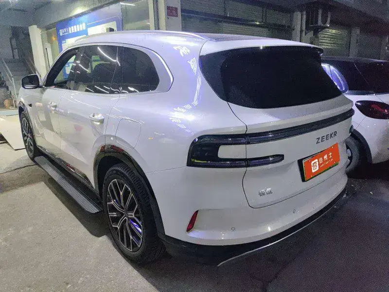 2026 Zeekr 8X с пробегом 9 300 км