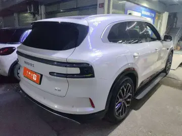 2026 Zeekr 8X с пробегом 9 300 км