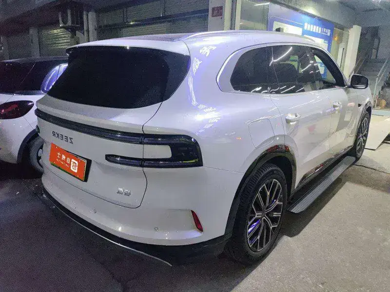 2026 Zeekr 8X с пробегом 9 300 км