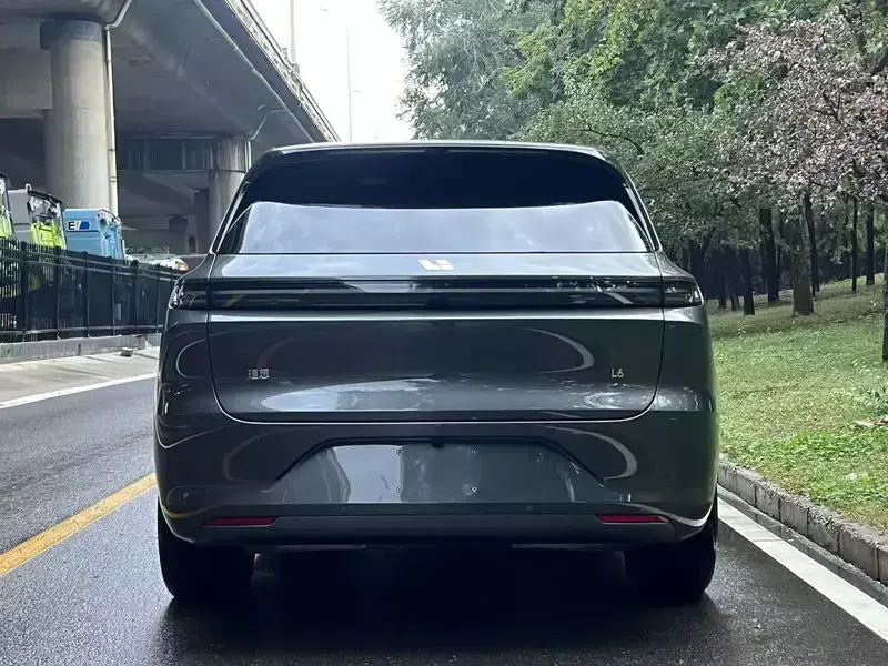 2024 Li Auto (Lixiang) L6 с пробегом 46 000 км
