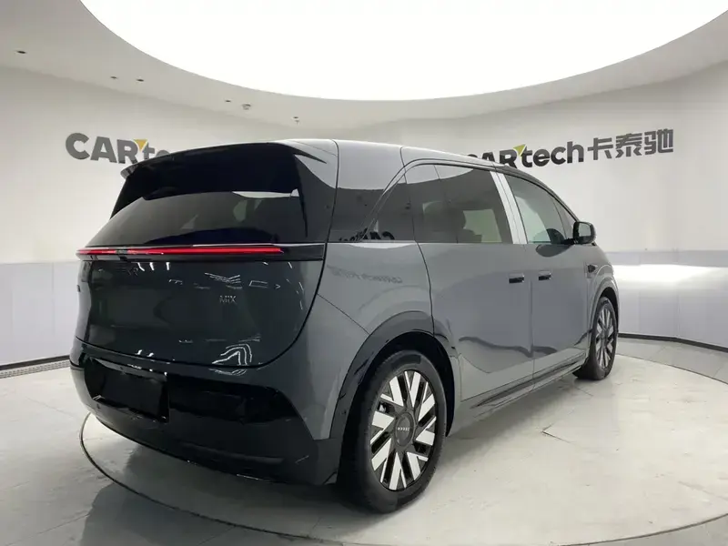 2025 Zeekr Mix с пробегом 100 км