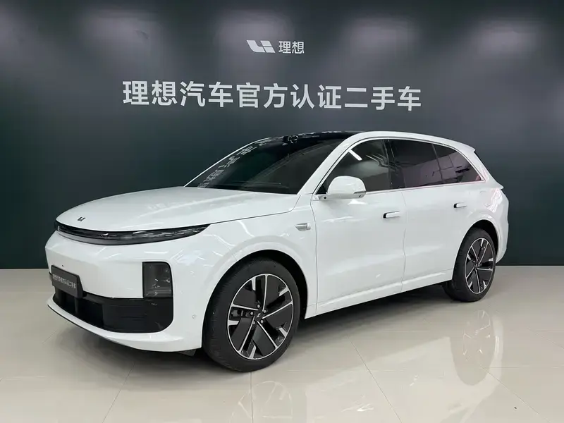 2025 Li Auto (Lixiang) L6 с пробегом 10 900 км