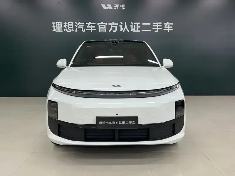 2025 Li Auto (Lixiang) L6 с пробегом 10 900 км