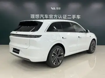 2025 Li Auto (Lixiang) L6 с пробегом 10 900 км