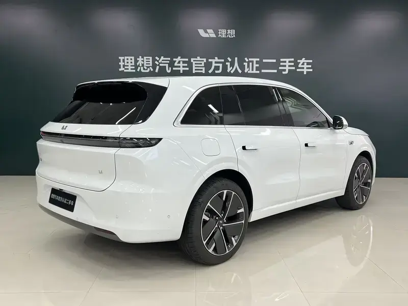 2025 Li Auto (Lixiang) L6 с пробегом 10 900 км