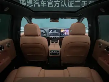 2025 Li Auto (Lixiang) L6 с пробегом 10 900 км