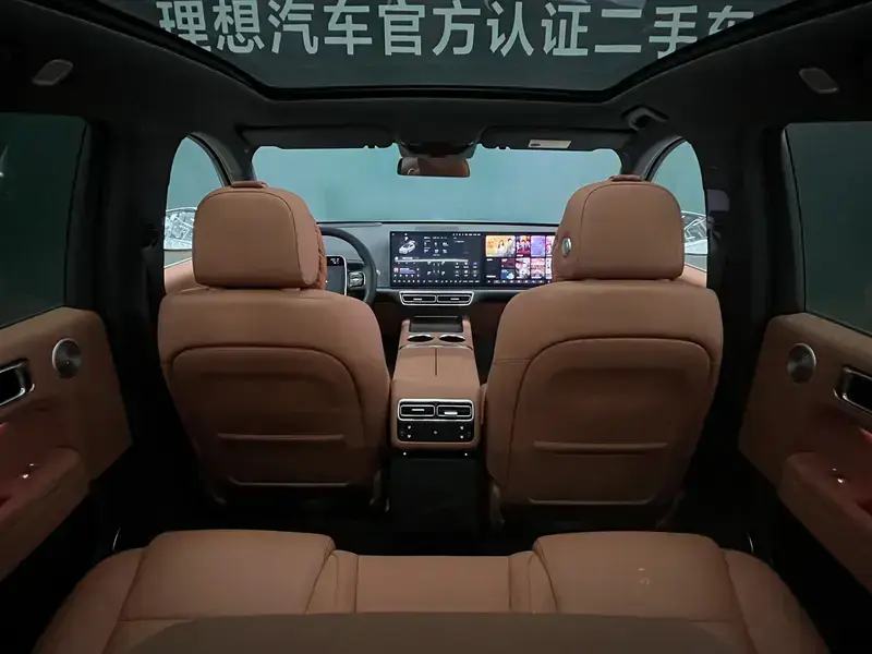 2025 Li Auto (Lixiang) L6 с пробегом 10 900 км