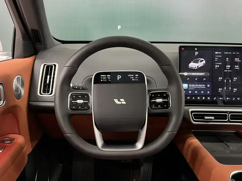2025 Li Auto (Lixiang) L6 с пробегом 10 900 км