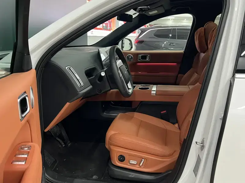 2025 Li Auto (Lixiang) L6 с пробегом 10 900 км