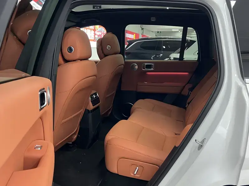 2025 Li Auto (Lixiang) L6 с пробегом 10 900 км