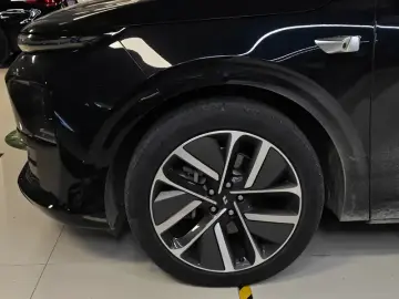 2024 Li Auto (Lixiang) L6 с пробегом 33 000 км