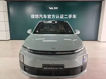 2025 Li Auto (Lixiang) L6 с пробегом 9 700 км