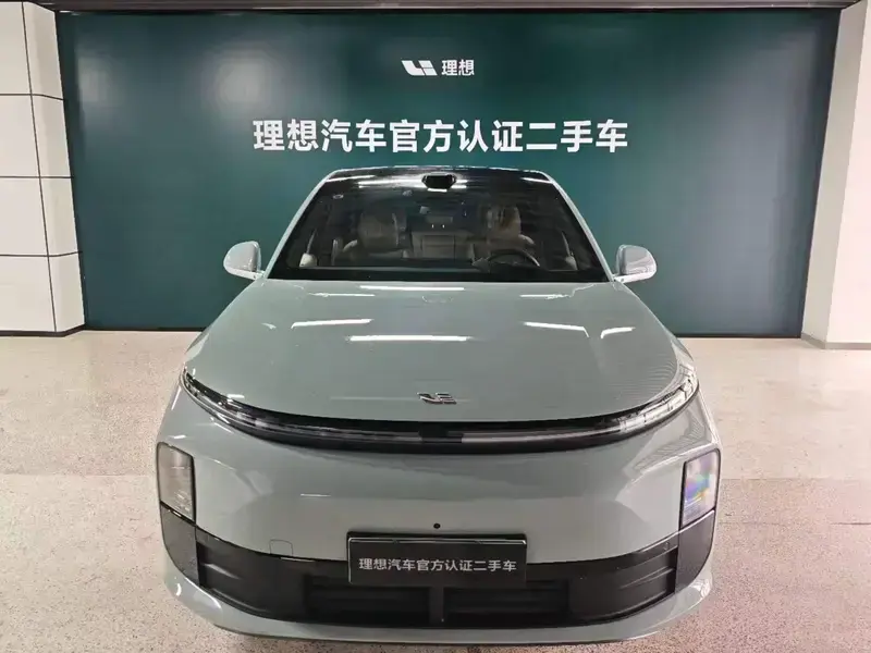 2025 Li Auto (Lixiang) L6 с пробегом 9 700 км
