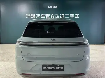 2025 Li Auto (Lixiang) L6 с пробегом 9 700 км