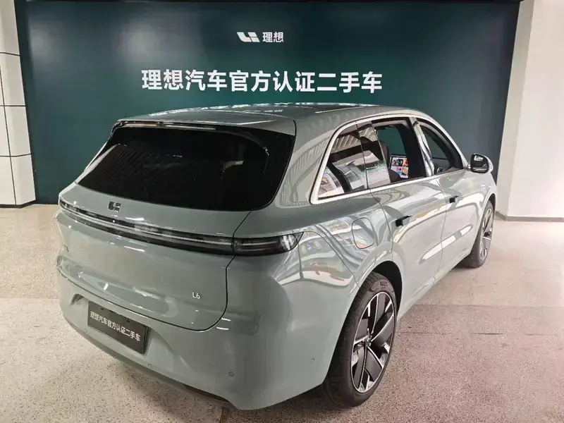 2025 Li Auto (Lixiang) L6 с пробегом 9 700 км
